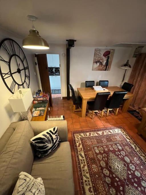 The Hanging Gate Coach House Telford Extérieur photo
